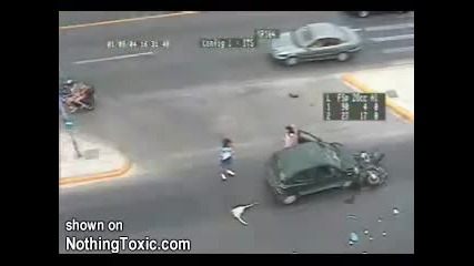 Жена в кола за малко не убива мотоциклетист!!! 