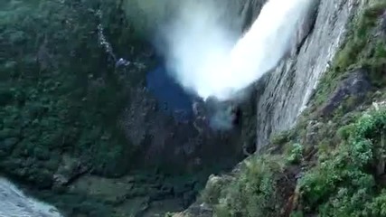 Красивия водопад Fumaca Chapada Diamantina , би ли застанал там превод