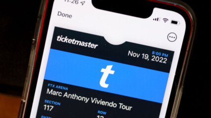 Билетно фиаско: Защо феновете на Тейлър Суифт ще съдят Ticketmaster?