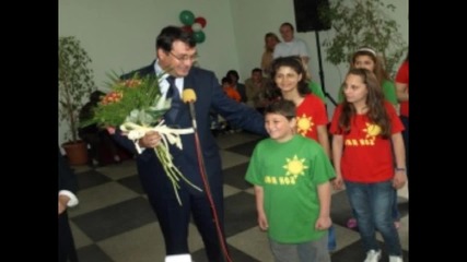 Славчо - С едната ръка гали