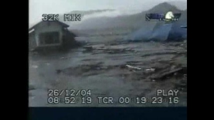 Огромно цунами залива Индонезия