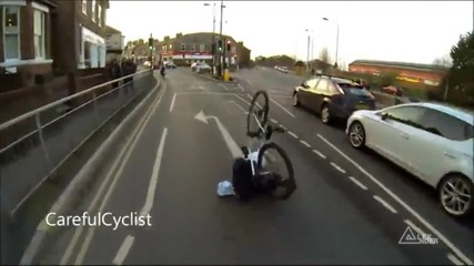 Не правете така , когато карате колело !
