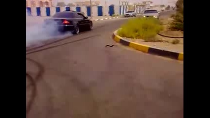 Mercedes пука гуми 