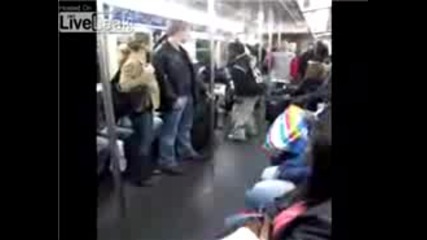 Брейк В Метрото :)