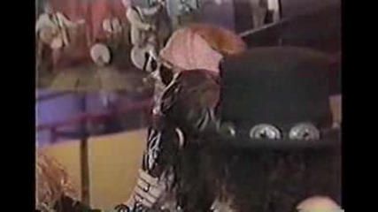 Guns N Roses - Used To Love Her (live)