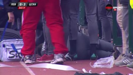 Феновете на Левски удариха Стефан Генов