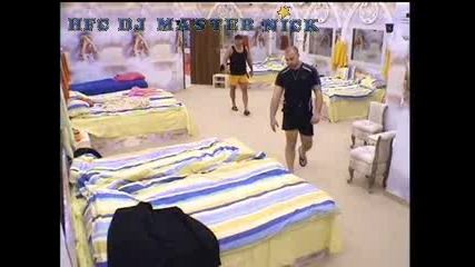 Трупане На Много Мускули От Мъжете В Къщата Big Brother Family 24.04.2010 