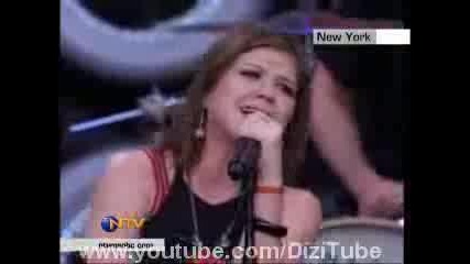 Kelly Clarkson - Live Earth - Part 1