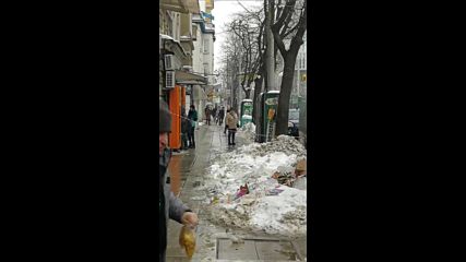 Ледени висулки в центъра на София