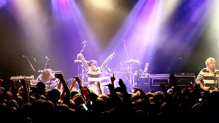 [ H D ] Family Force 5 - Earthquake Live London 2010