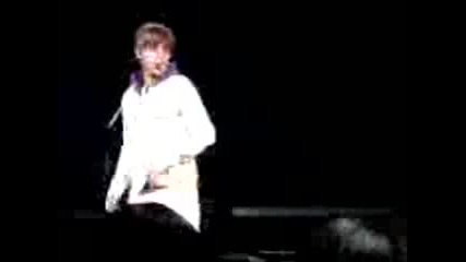 [ Live * ] Джъстин Бийбър - Love me в Хаваи 12.10.2010