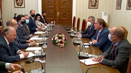 Президентът Румен Радев се срещна с европейския комисар за съседство и разширяване Оливер Вархеи
