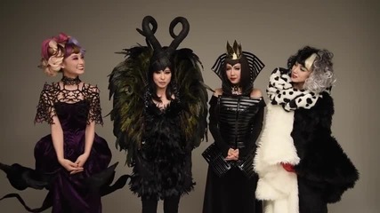 Scandal meets ヴィランズ コメント映像 - 音楽ナタリー