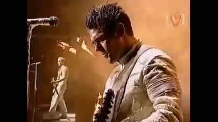 Rammstein - Ramstein Live ! ( вокалиста е в пламаци ) 