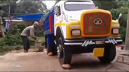 Индиици мият камион