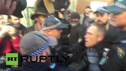 Australia: Five arrested in Reclaim Australia clashes in Sydney