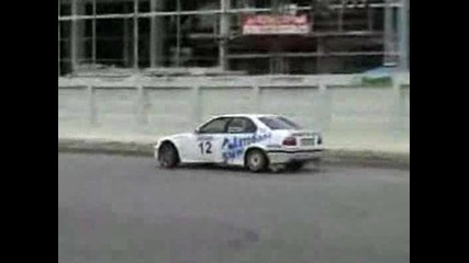 Russian Guy Drifting Bmw E36
