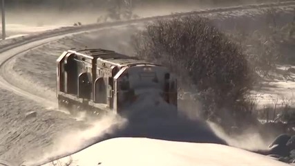 Мощен влак разчиства релсите от падналия сняг в Нова Зеландия