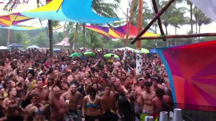 Dj Martin a.k.a Human Element blows the roof from 303 Art Festival, Caraiva, Brazil