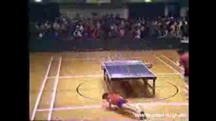 Китайци Играят Тенис на Маса