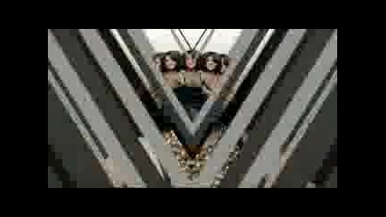 Selena Gomez The Scene - Naturally [www.keepvid.com]