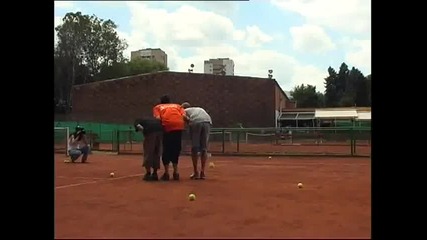 No Connection - Обстрелване с машина за тенис топки ! 
