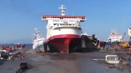 Ето така се паркира кораб :d