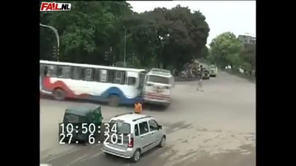 Неприятна автобусна катастрофа !