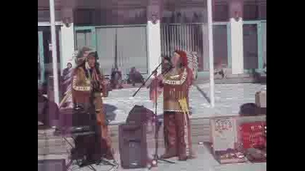 индианци свирят на боровец