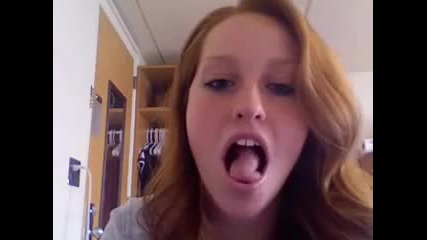 Момиче прави трикове с езика си..опитът си е опит