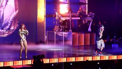 Rihanna & Jay-z - Run This Town (live) - Loud Tour 2011