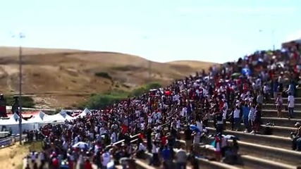 Тези момчета рeжят асвалта..