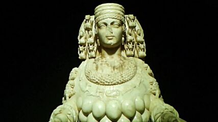 Музеят на Ефес в Селчук. Богинята-майка и двете Артемиди