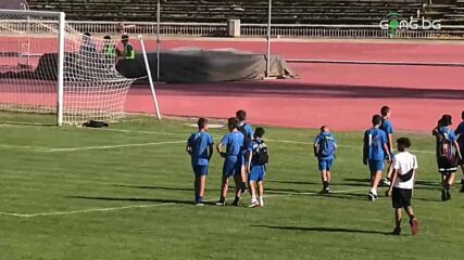 Таланти на Спартак Пд "нахлуха" на полувремето и се забавляват на терена на стадион "Пловдив"