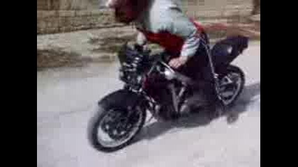 Nastrani Zadnicata Cbr 600.3gp