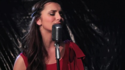 Супер ! Алисън Стоун прави кавър на Love you like a love song