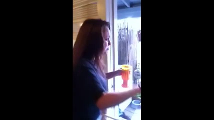 Dumb white girl cinnamon challenge