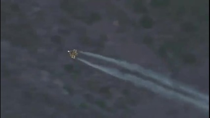 Човек-ракета прелита над Гранд Каньон