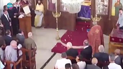 Кипърски поп изтрещя на Христово Възкресение в Кипър