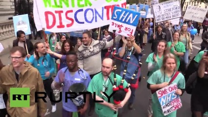 UK: 20,000 doctors march through London protesting contract changes