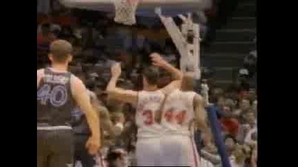 Shaq breaks backboard 