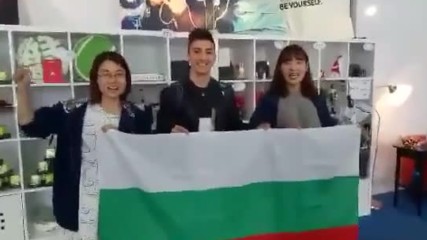 Многобройна агитка от българи и китайци подкрепя Григор срещу Надал