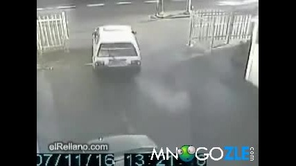 Не е лесно да си блондинка ! 