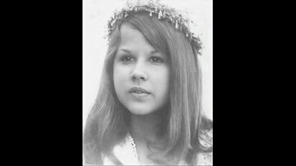 Linda Blair Ao Som De Sirenia