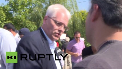 Croatia: Refugees bused out of Tovarnik as politicians visit town