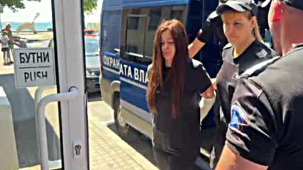 Фолкпевицата Дебора се изправя отново пред съда