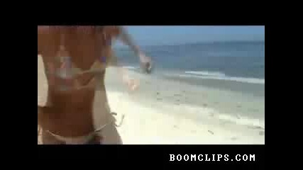 Кретени се ебават с момиче на плажа 