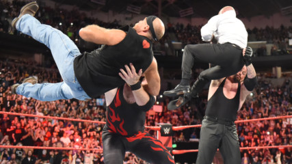 The Undertaker and Kane lay out Triple H and Shawn Michaels: Raw, Oct. 1, 2018