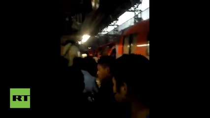 Най-малко 12 ранени при сблъсък на два влака в Мексико