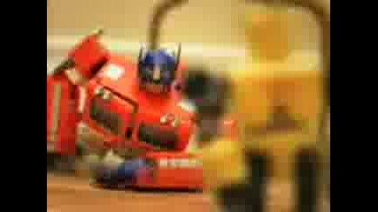 Transformers Stop - Motion Bumblebee beats Optimus Prime
